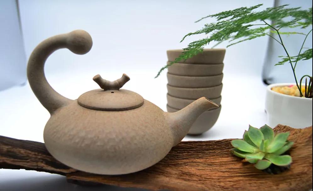 粗瓷茶具-擺放在茶席上的一枝獨(dú)秀茶具套裝